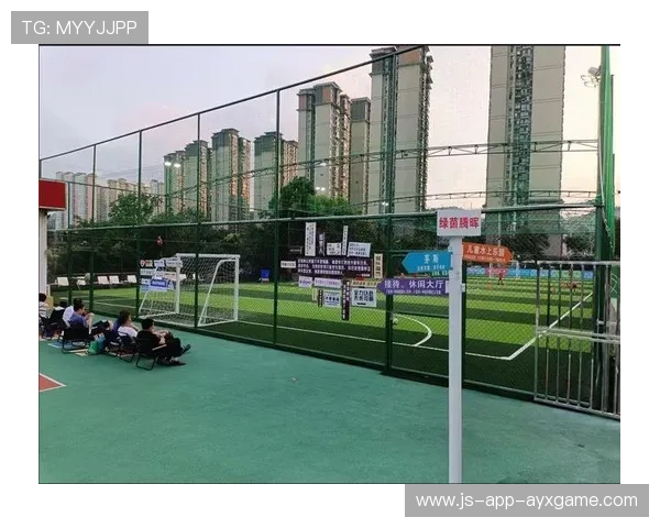 足球俱乐部在青训中建立家长监督委员会保障透明度，足球比赛监督培训班